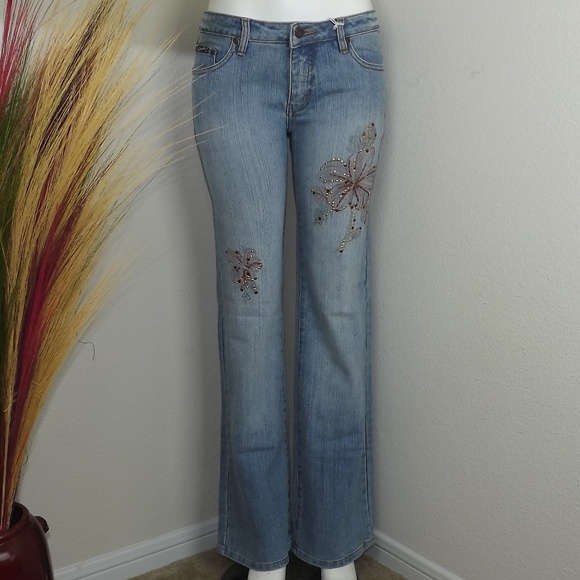 Clash Jeans Denim - Light Wash Blue Denim Jeans With Flower Design